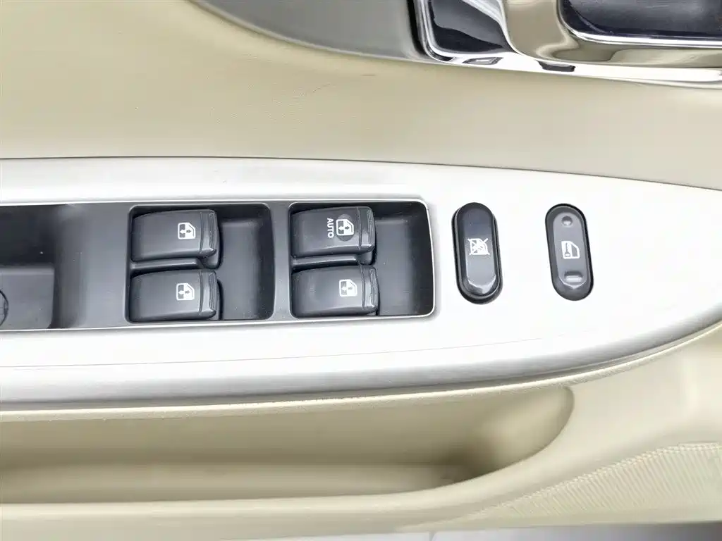 Buick Excelle 2014 — фото 9
