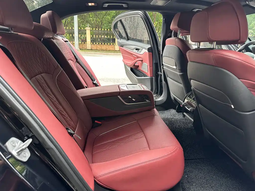 BMW 5 Series 2022 — фото 18