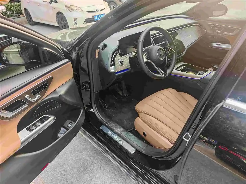 Mercedes-Benz E-Class 2025 — фото 10