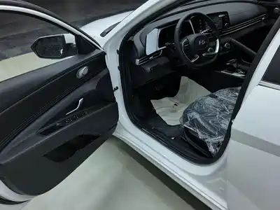 Hyundai Elantra 2025