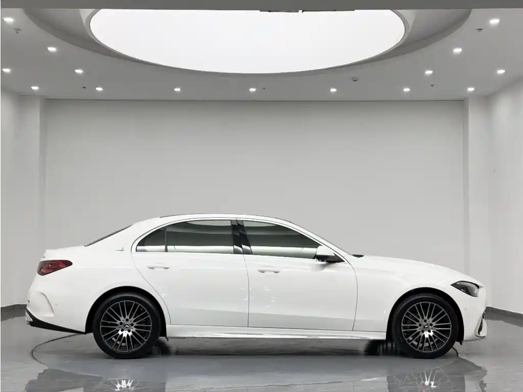 Mercedes-Benz C-Class 2024 — фото 20
