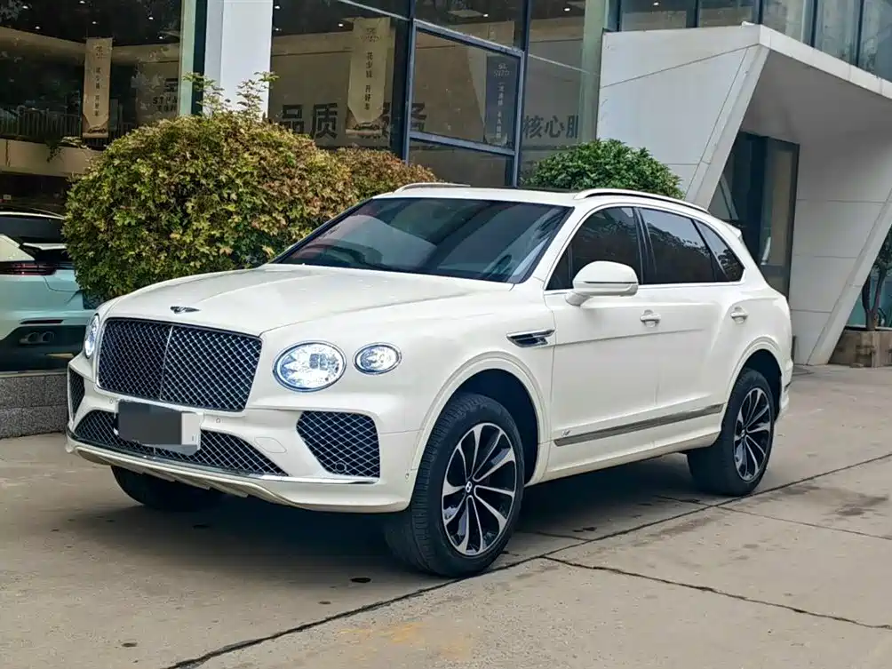 Bentley Bentayga 2022 — фото 1