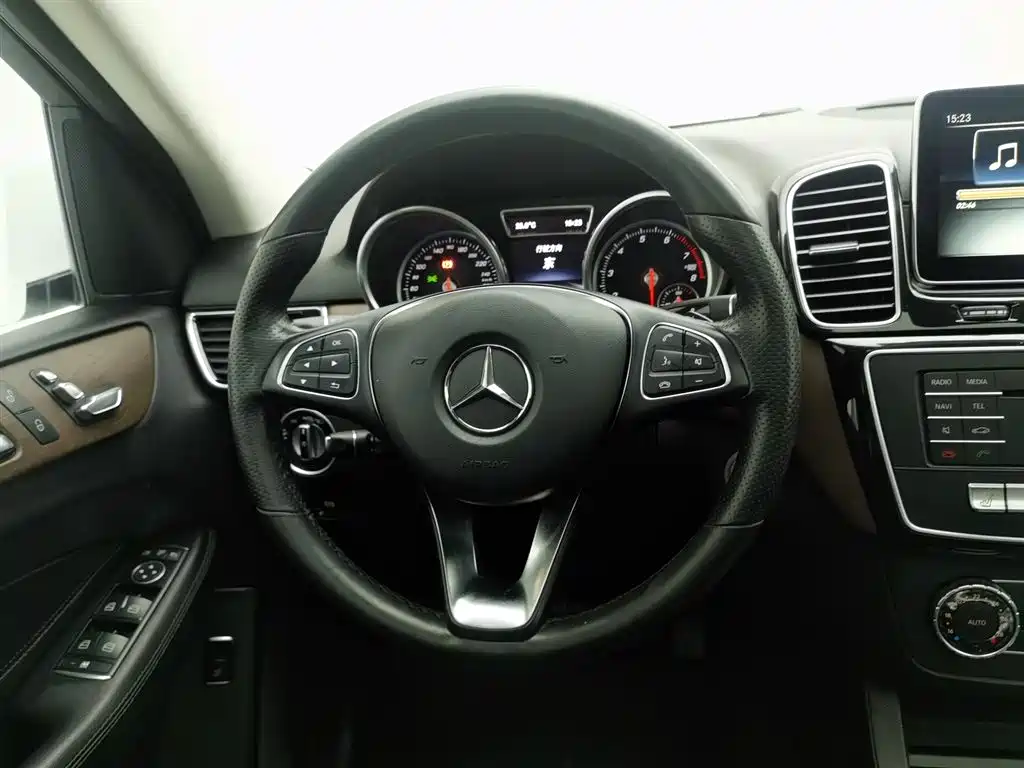 Mercedes-Benz GLE 2016 — фото 11