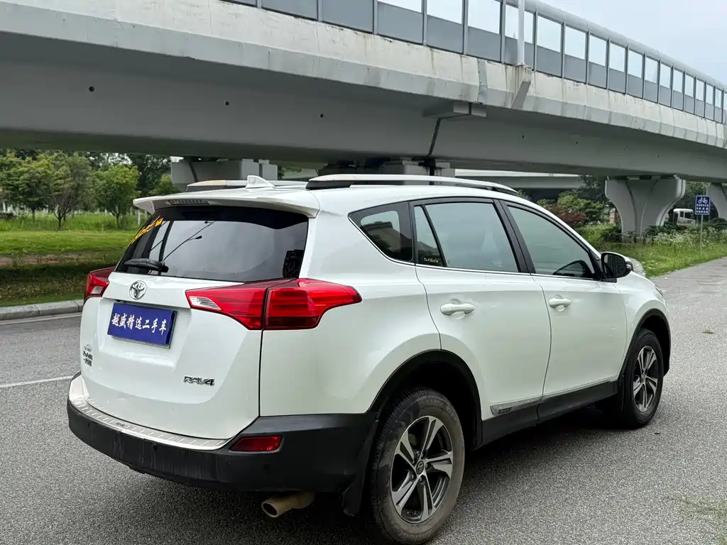 Toyota RAV4 2016 — фото 5