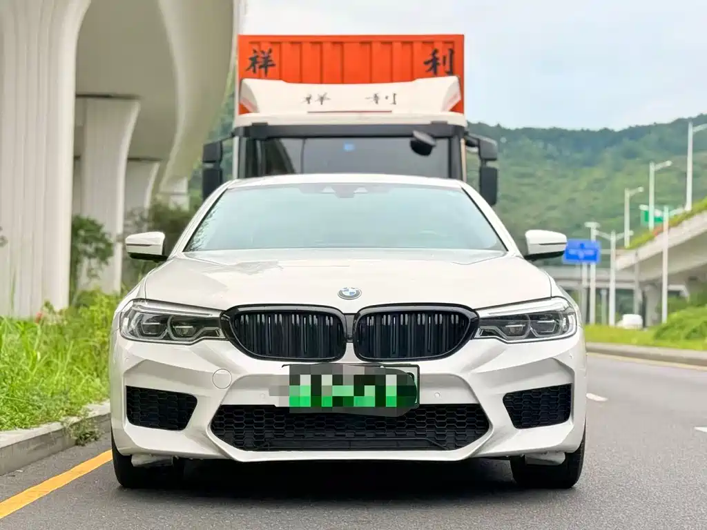 BMW 5 Series New Energy 2019 — фото 2