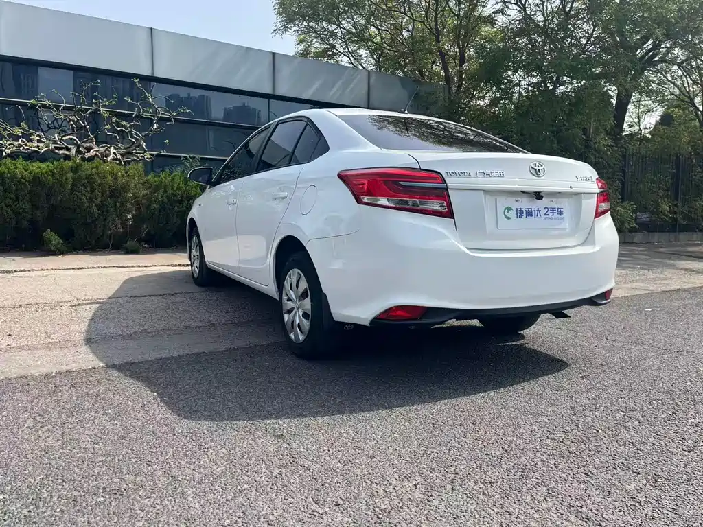 Toyota Yaris L 2019 — фото 3