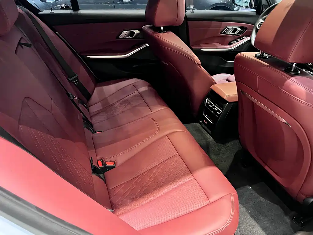 BMW 3 Series 2025 — фото 17