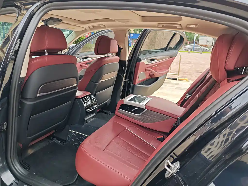 BMW 5 Series 2022 — фото 16