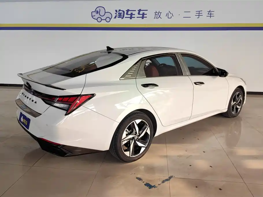 Hyundai Elantra 2022 — фото 3