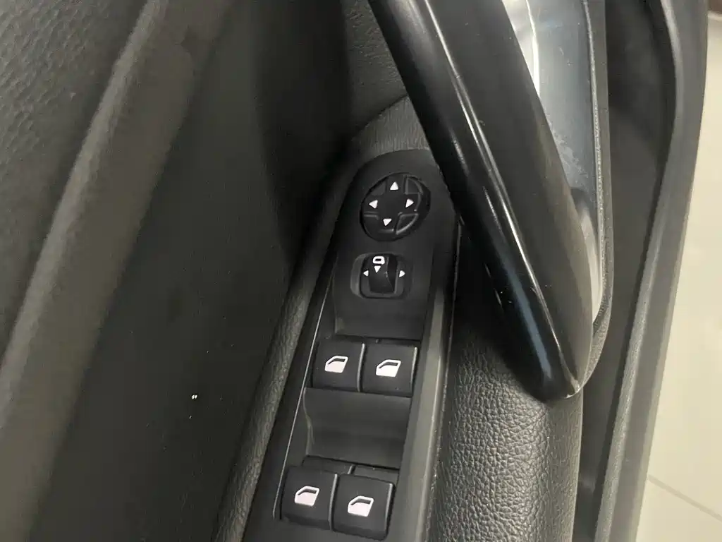 Peugeot 408 2015 — фото 12