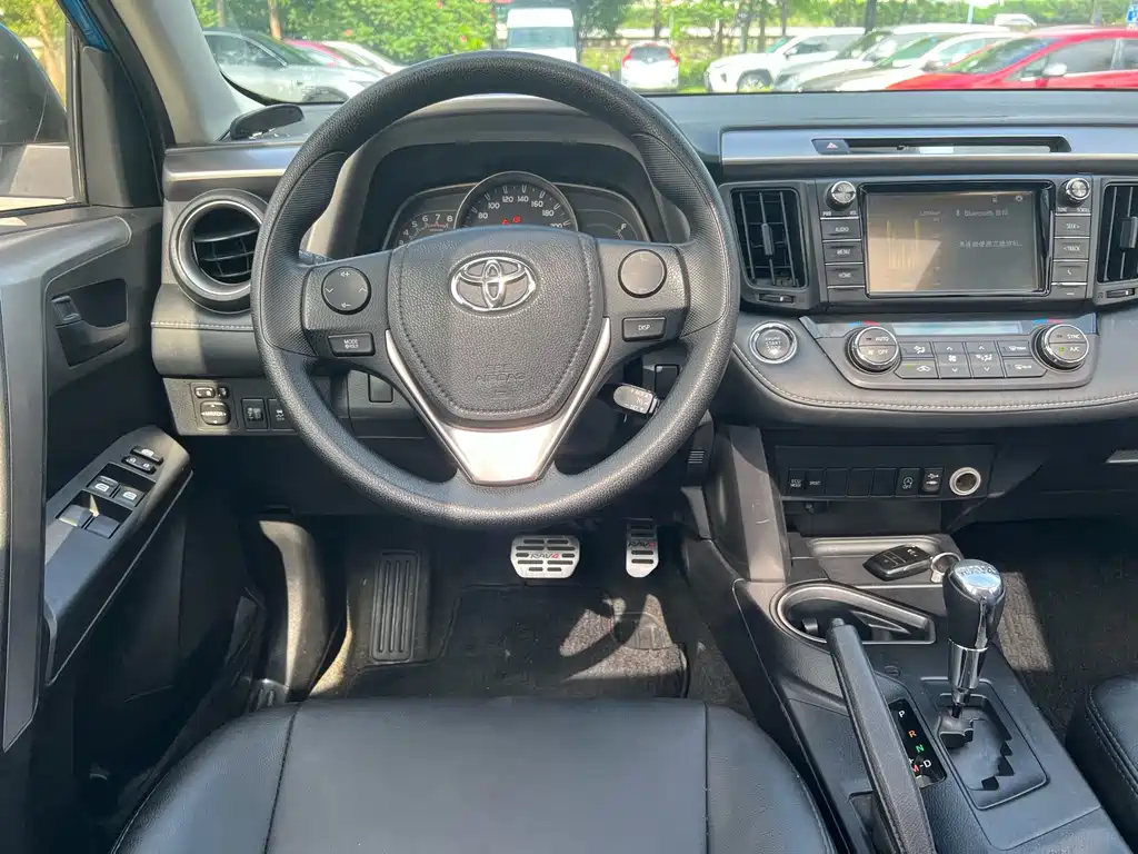Toyota RAV4 2017 — фото 14