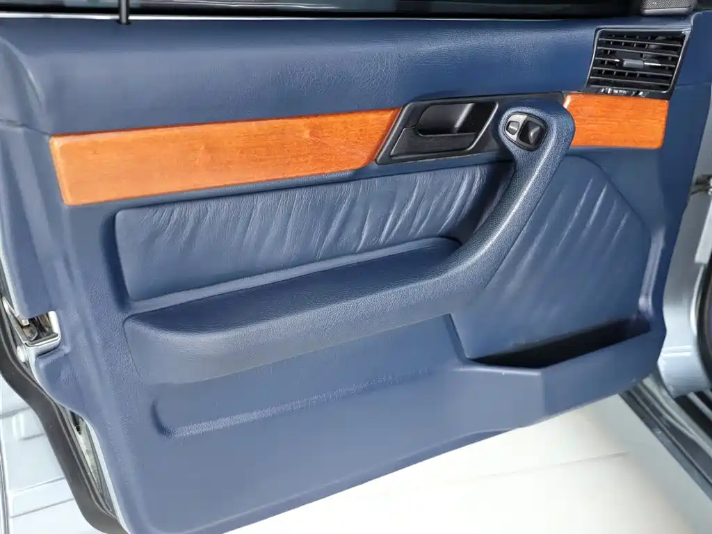 BMW 5 Series 2004 — фото 15