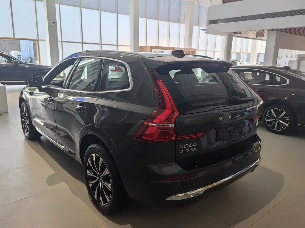 Volvo XC60 2025 — фото 10