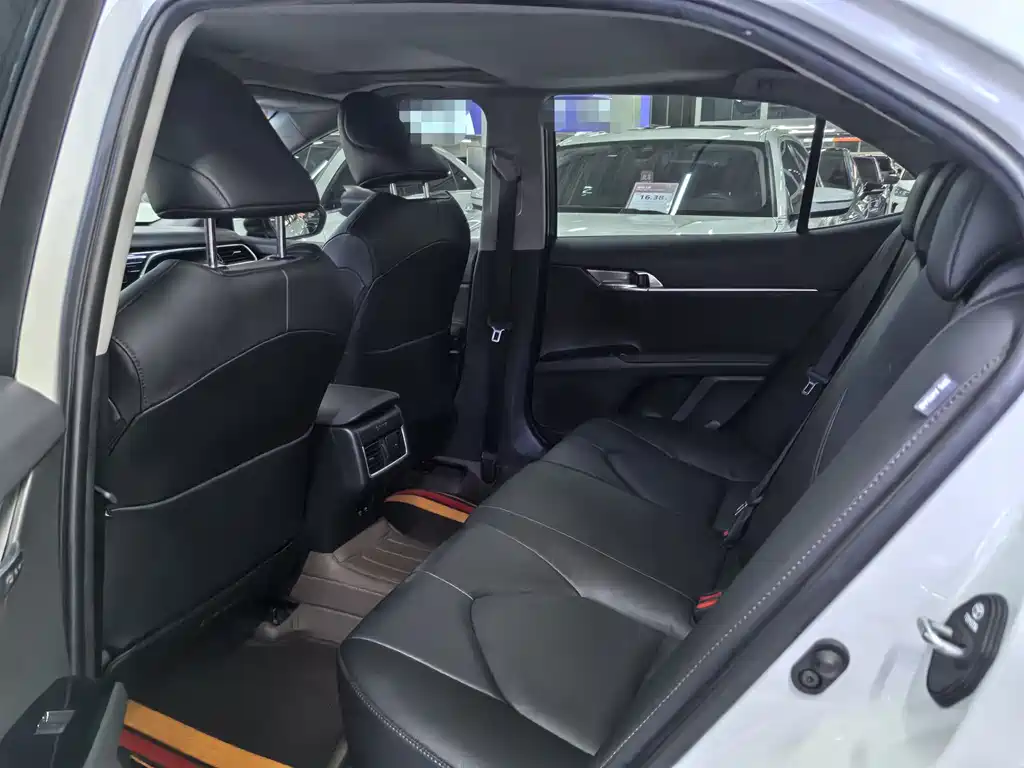 Toyota Camry 2023 — фото 11