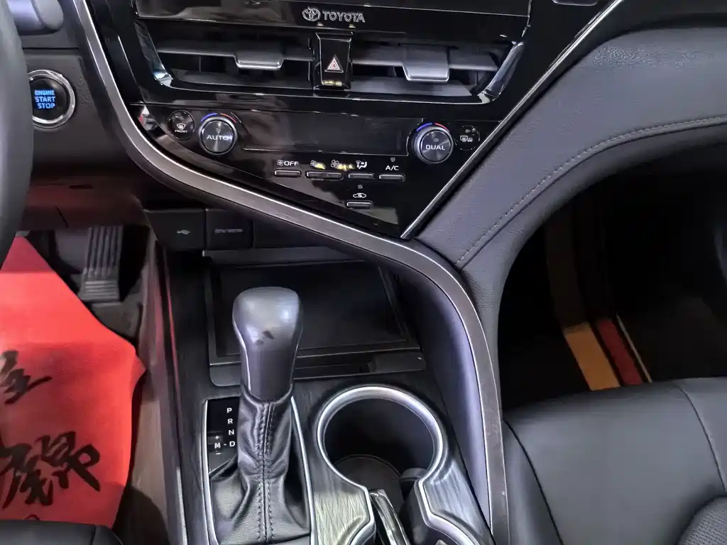 Toyota Camry 2023 — фото 8