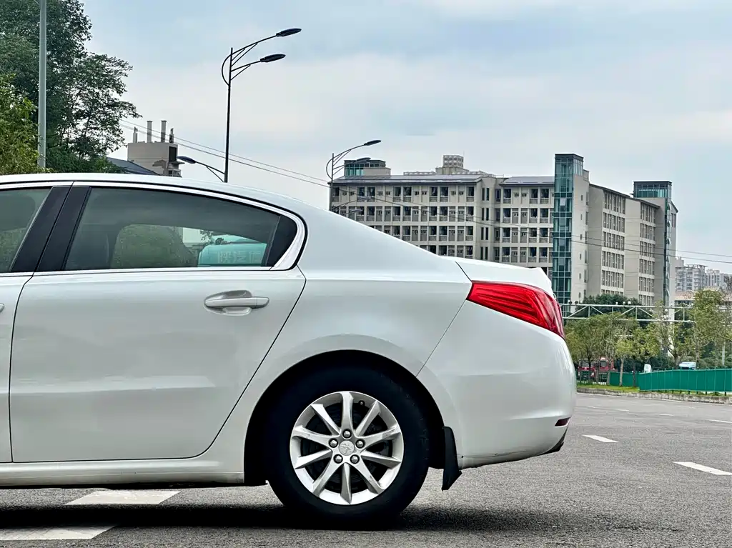 Peugeot 508 2014 — фото 9