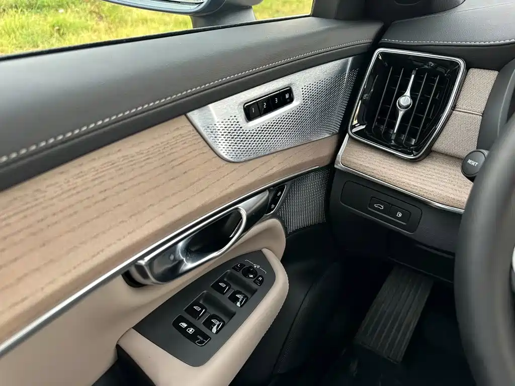 Volvo XC90 Plug-In Hybrid 2026 — фото 24