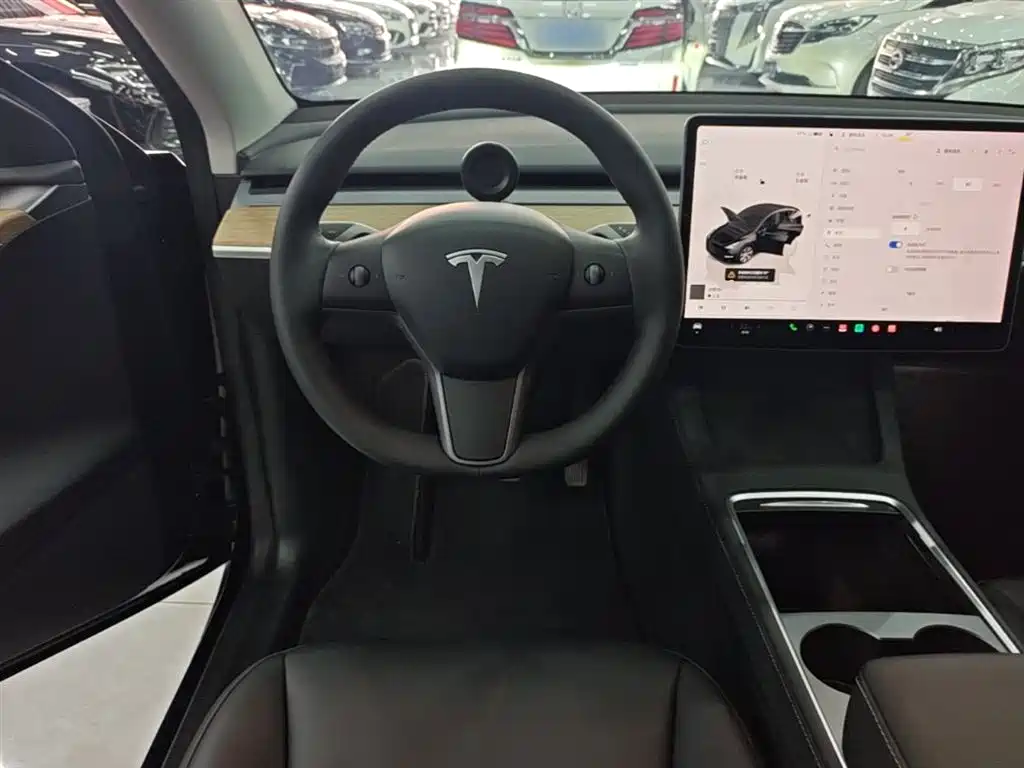 Tesla Model Y 2023 — фото 11
