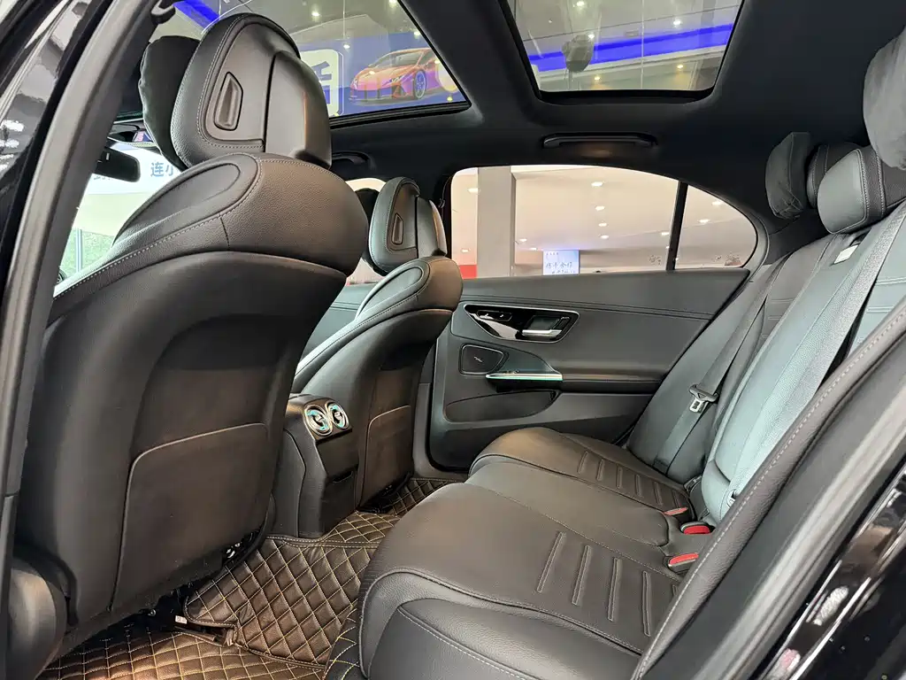 Mercedes-Benz C-Class 2023 — фото 6