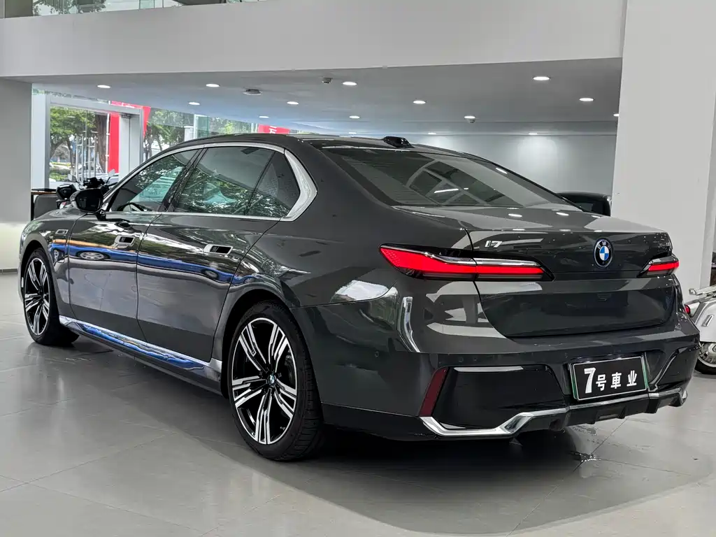 BMW i7 2024