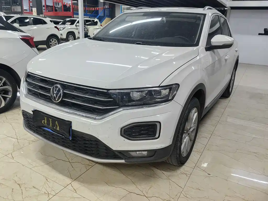 Volkswagen T-Roc 2021 — фото 1