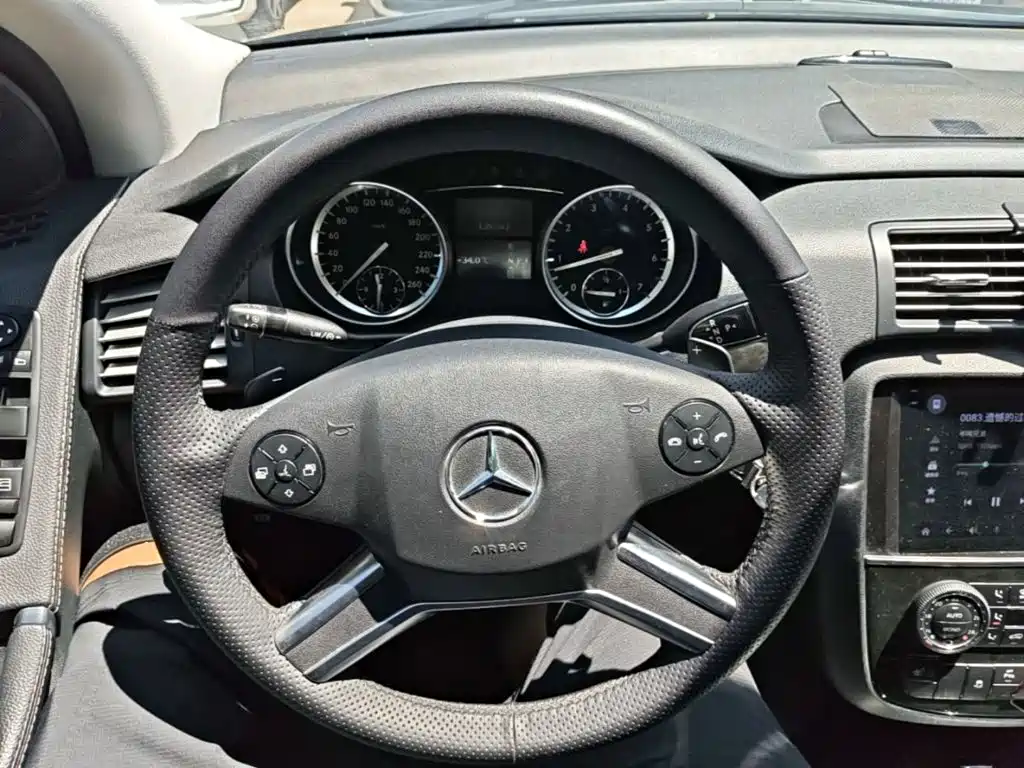 Mercedes-Benz R-Class 2017 — фото 11