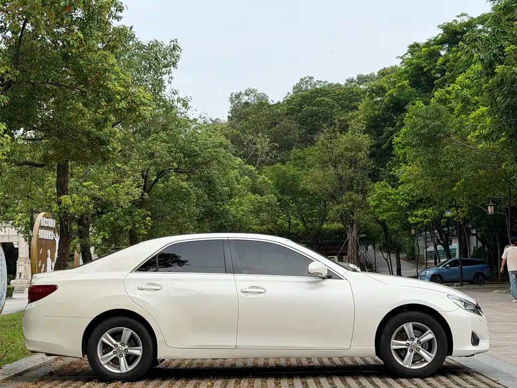 Toyota Reiz 2015