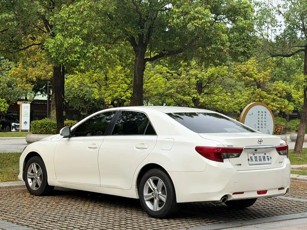 Toyota Reiz 2015