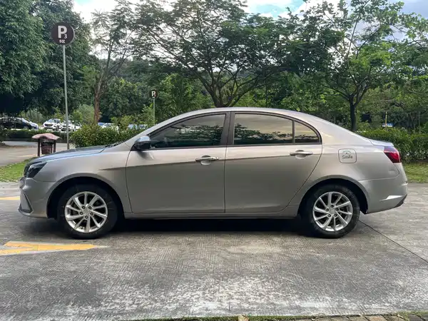 Geely Emgrand 2021