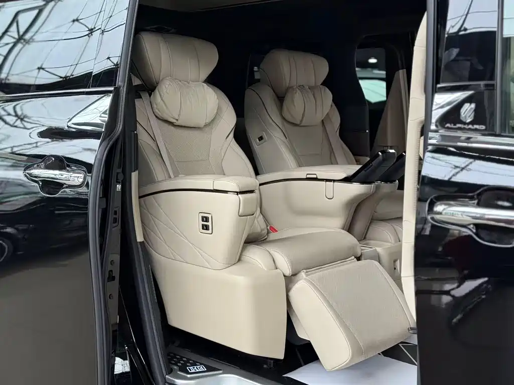 Toyota Alphard 2024 — фото 19