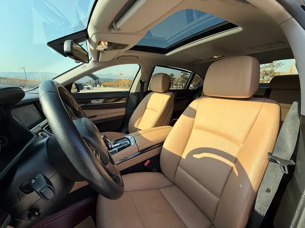 BMW 7 Series 2015 — фото 24