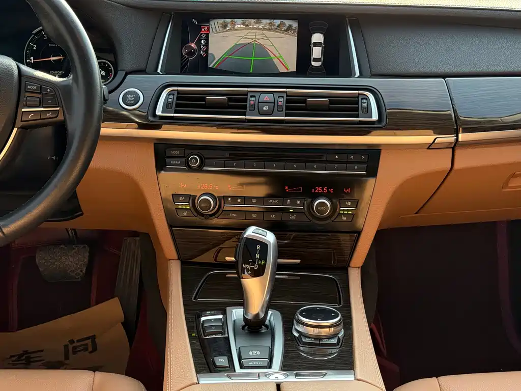 BMW 7 Series 2015 — фото 31