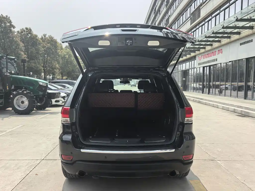Jeep Grand Cherokee 2015 — фото 27