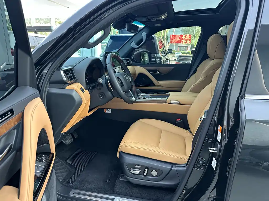 Lexus LX 2025