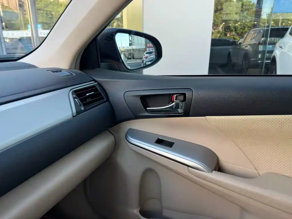 Toyota Camry 2014 — фото 13