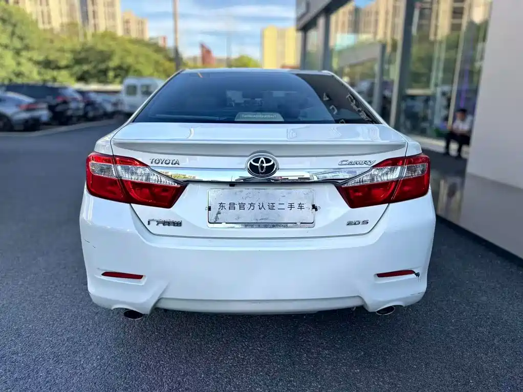 Toyota Camry 2014 — фото 5