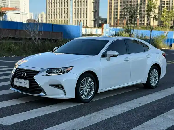 Lexus ES 2018