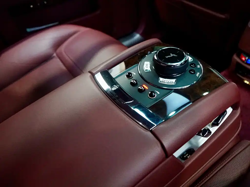 Rolls-Royce Ghost 2016 — фото 22