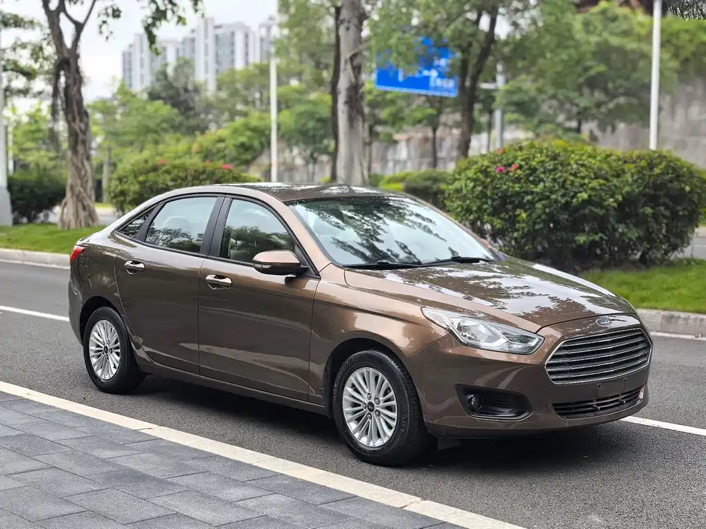 Ford Escort 2015 — фото 30