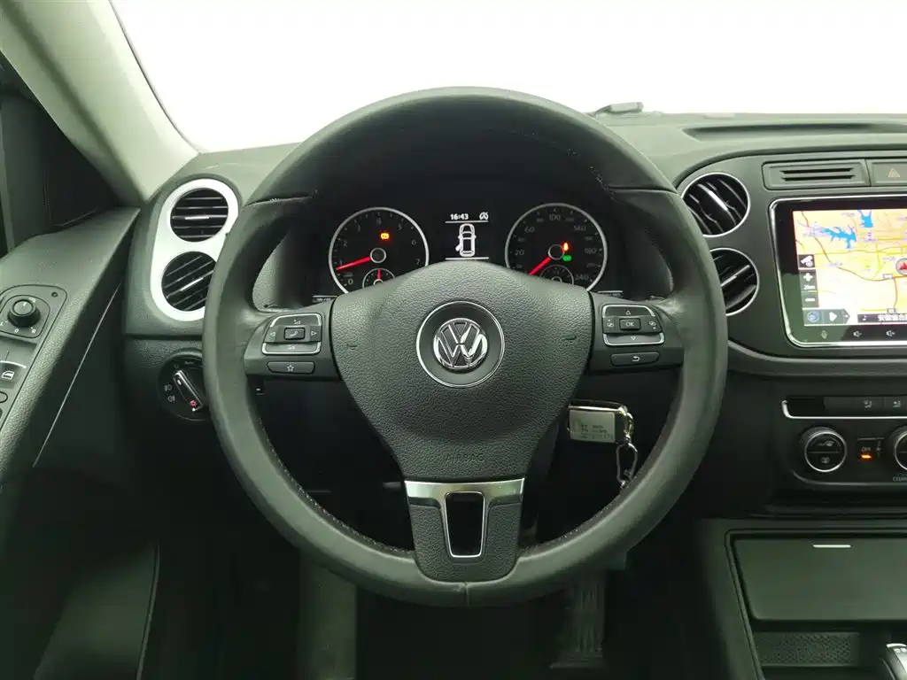Volkswagen Tiguan 2017 — фото 11