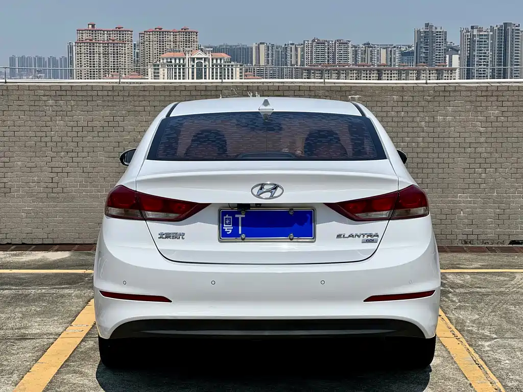 Hyundai Elantra 2019 — фото 3