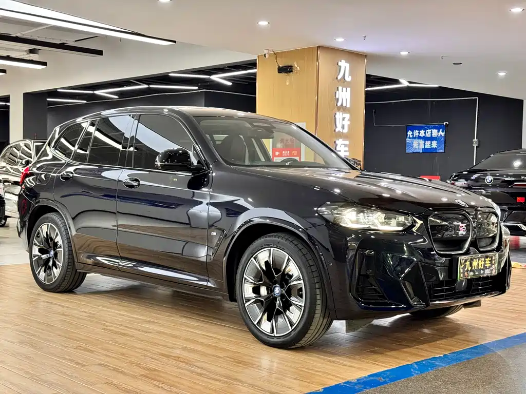 BMW iX3 2024