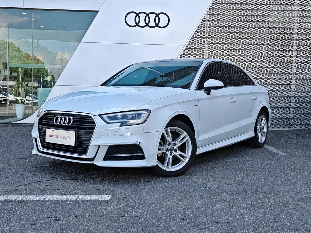 Audi A3 2019 — фото 1
