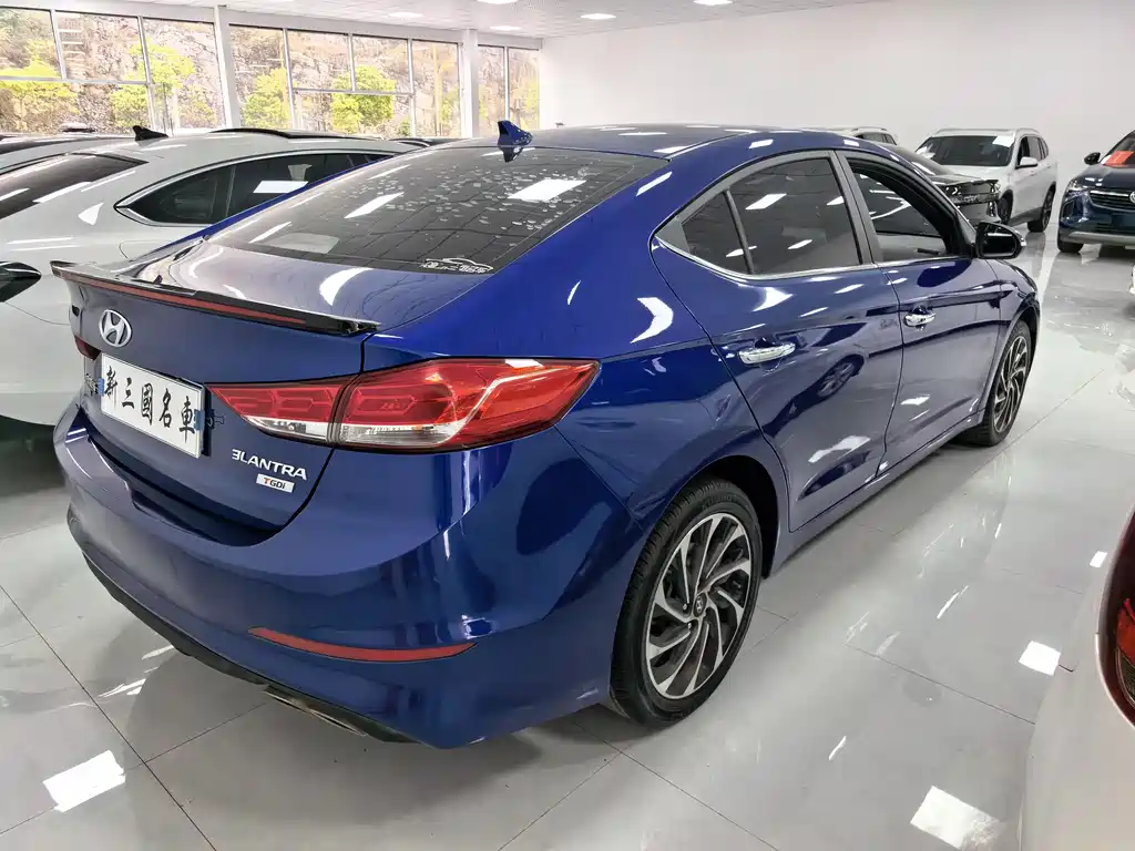 Hyundai Elantra 2020 — фото 14