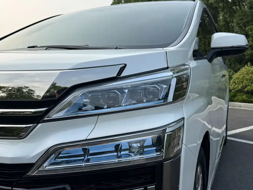 Toyota Vellfire 2022 — фото 6