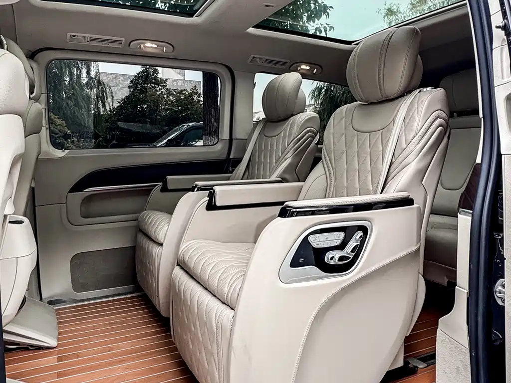 Mercedes-Benz V-Class 2021 — фото 12