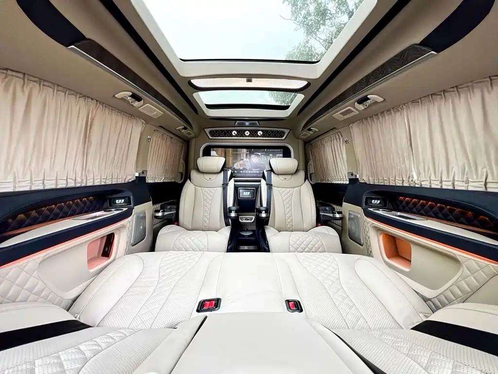 Mercedes-Benz V-Class 2022 — фото 28
