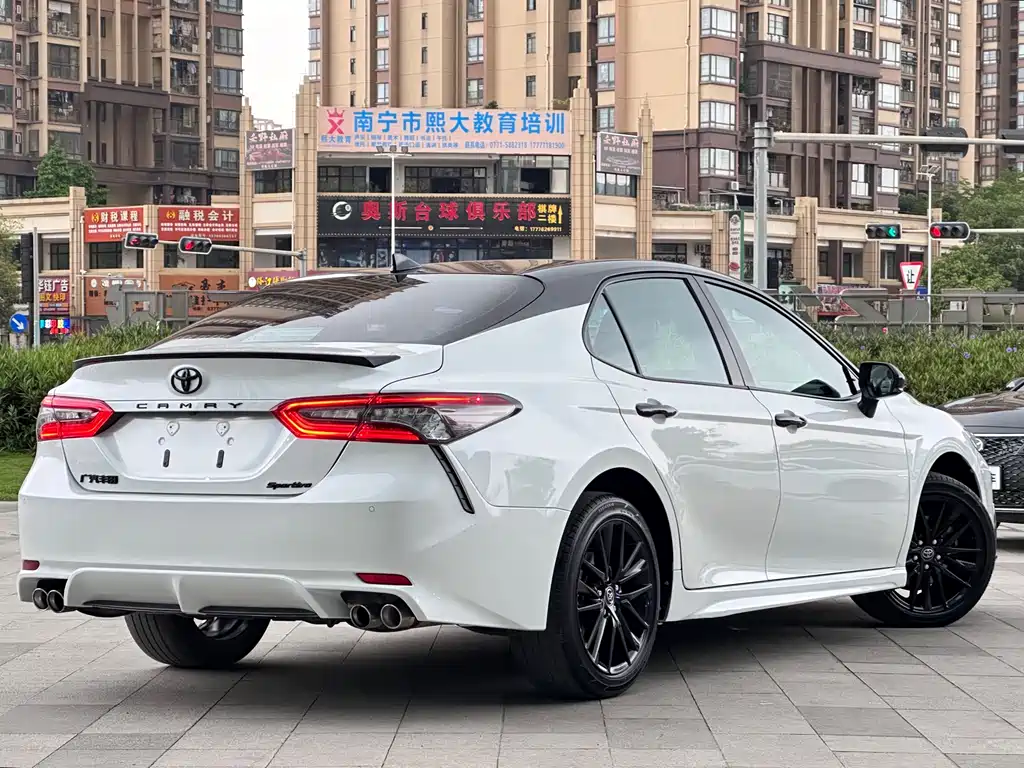 Toyota Camry 2023 — фото 5