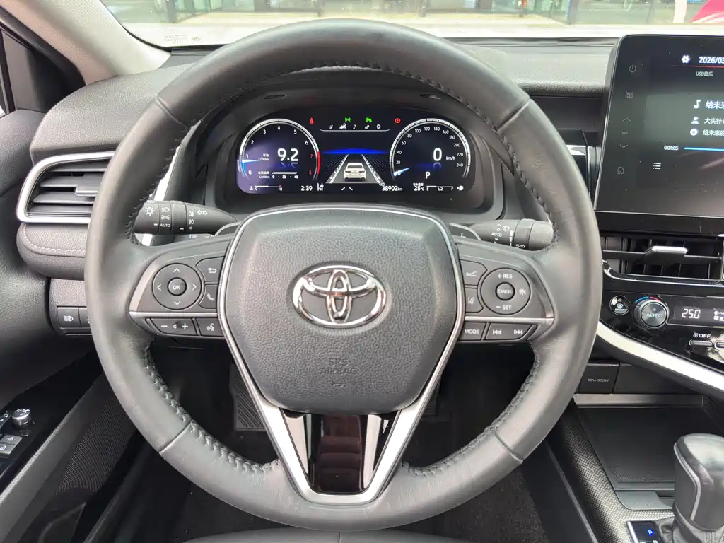 Toyota Camry 2023 — фото 15