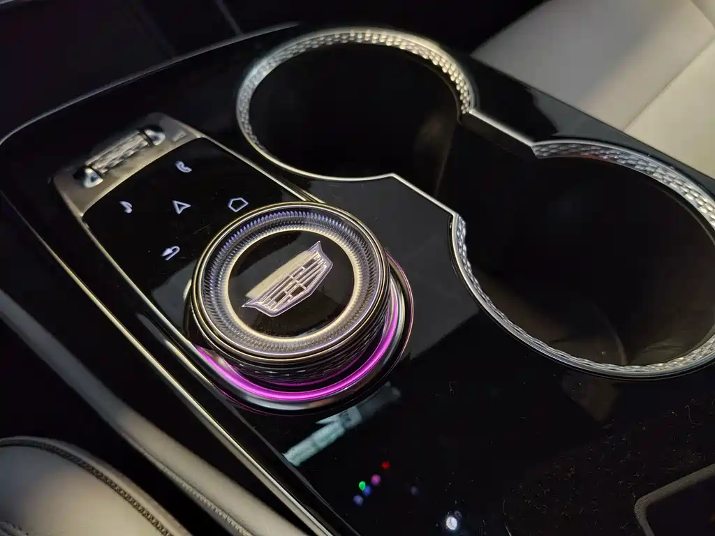 Cadillac GT4 2023 — фото 10
